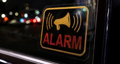 Installed vehicle alarm indicator